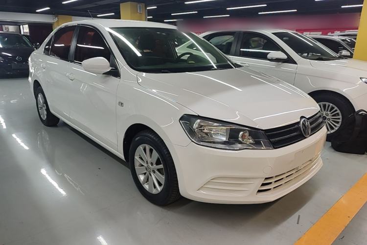Used Volkswagen Jetta 2015 Value Edition 1.6L Manual Fashionable Style Front Right 45 Deg