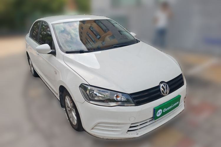 Used Volkswagen Jetta 2015 Value Edition 1.6L Manual Fashionable Style Front Right 45 Deg