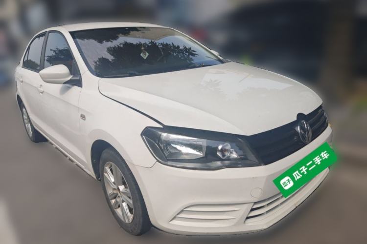 Used Volkswagen Jetta 2015 Value Edition 1.6L Manual Fashionable Style Front Right 45 Deg