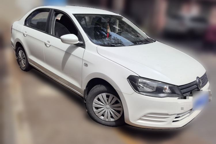 Used Volkswagen Jetta 2015 Value Edition 1.6L Manual Fashionable Style Front Right 45 Deg