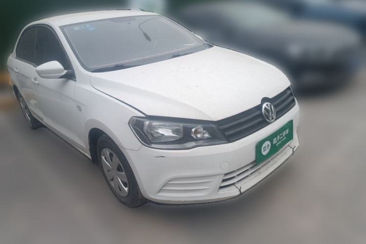 Used Volkswagen Jetta 2015 1.6L Manual Fashion Edition Front Right 45 Deg