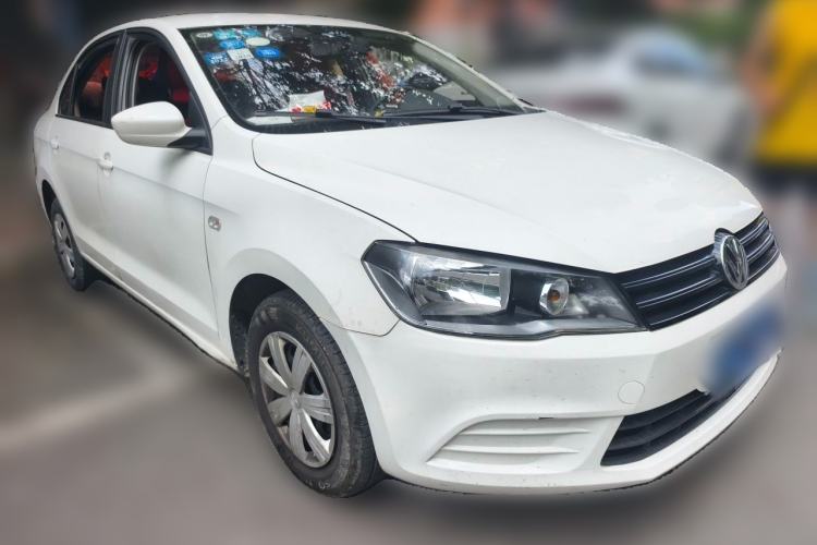 Used Volkswagen Jetta 2015 Value Edition 1.6L Manual Fashionable Style Front Right 45 Deg