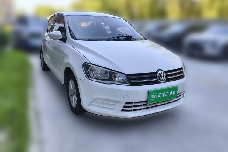Used Volkswagen Jetta 2015 1.6L Manual Fashion Edition Front Right 45 Deg