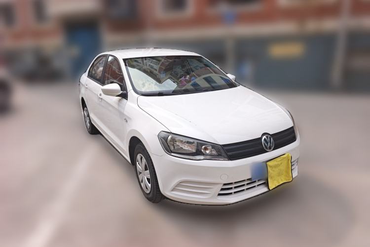 Used Volkswagen Jetta 2015 Value Edition 1.6L Manual Fashionable Style Front Right 45 Deg