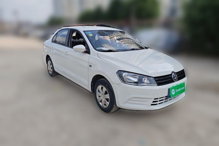Used Volkswagen Jetta 2015 Value Edition 1.6L Manual Fashionable Style Front Right 45 Deg