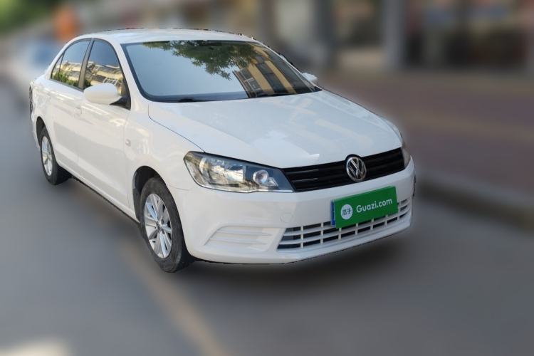 Used Volkswagen Jetta 2015 Value Edition 1.6L Manual Fashionable Style Front Right 45 Deg