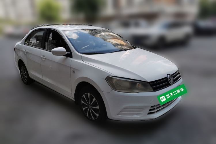 Used Volkswagen Jetta 2015 Value Edition 1.6L Manual Fashionable Style Front Right 45 Deg