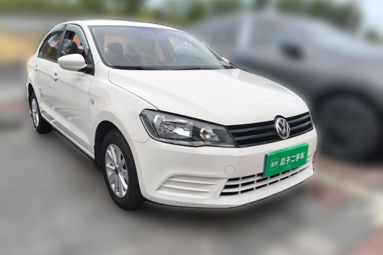 Used Volkswagen Jetta 2015 Value Edition 1.6L Manual Fashionable Style Front Right 45 Deg