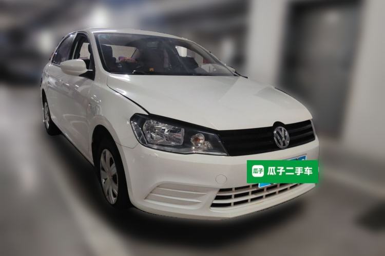 Used Volkswagen Jetta 2015 Value Edition 1.6L Manual Fashionable Style Front Right 45 Deg