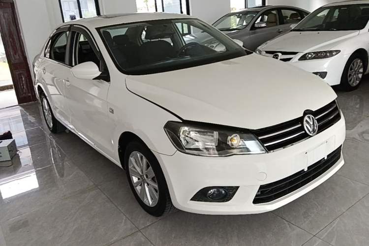 Used Volkswagen Jetta 2015 1.6L Manual Comfort Model Front Right 45 Deg