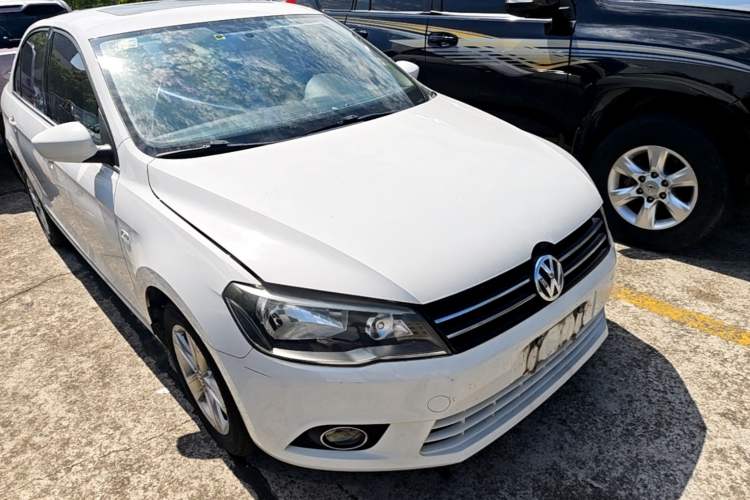 Used Volkswagen Jetta 2015 1.6L Automatic Luxury Model Front Right 45 Deg