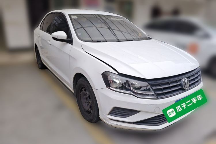 Used Volkswagen Jetta 2015 1.6L Manual Fashion Edition Front Right 45 Deg