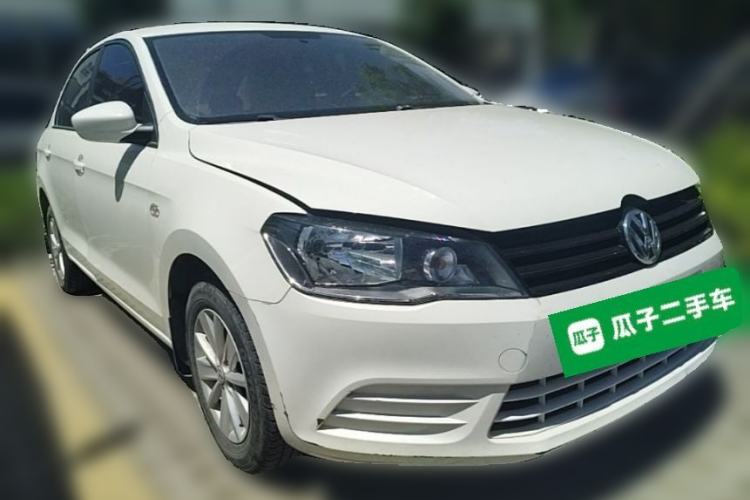 Used Volkswagen Jetta 2015 1.6L Manual Fashion Edition Front Right 45 Deg