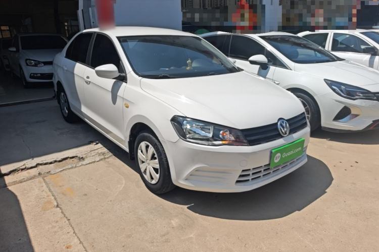 Used Volkswagen Jetta 2015 Value Edition 1.6L Manual Fashionable Style Front Right 45 Deg