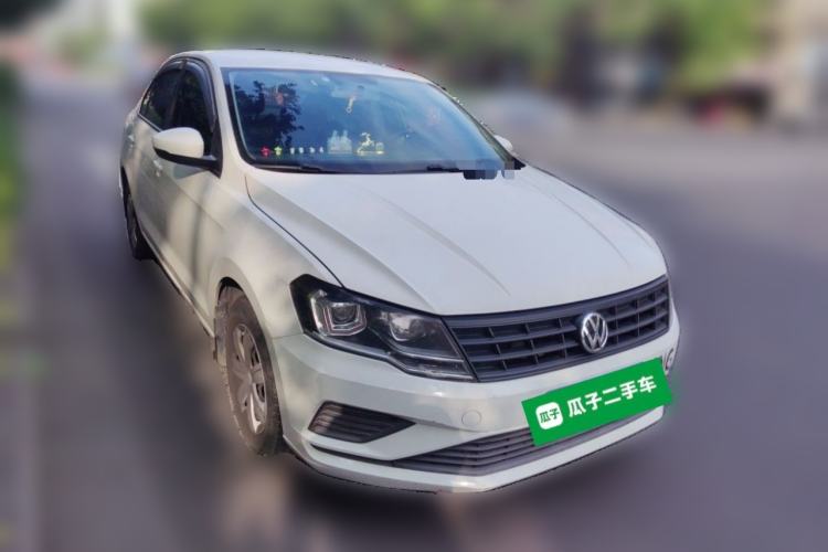 Used Volkswagen Jetta 2015 1.6L Manual Fashion Edition Front Right 45 Deg