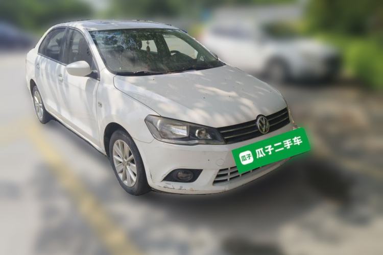 Used Volkswagen Jetta 2015 1.6L Manual Fashion Edition Front Right 45 Deg