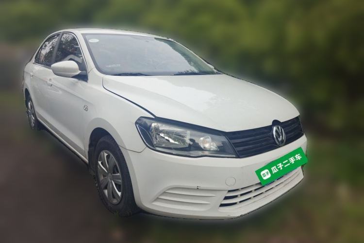 Used Volkswagen Jetta 2015 1.6L Manual Fashion Edition Front Right 45 Deg