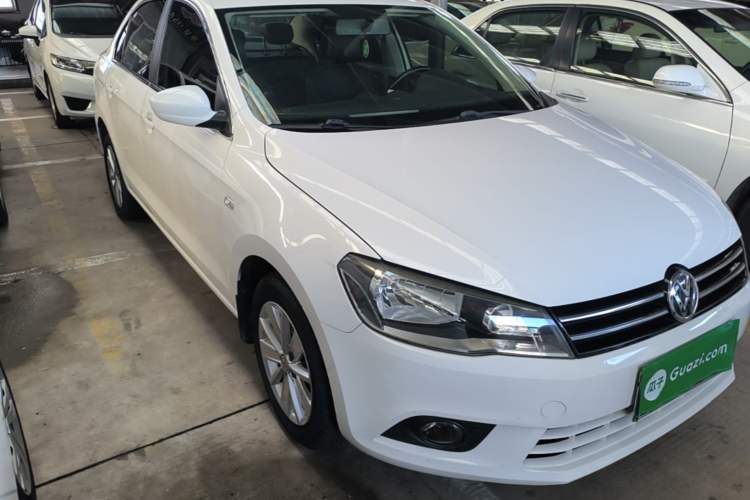 Used Volkswagen Jetta 2015 1.4L Manual Comfort Model Front Right 45 Deg