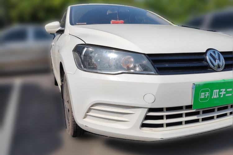 Used Volkswagen Jetta 2015 Value Edition 1.6L Manual Fashionable Style Front Right 45 Deg