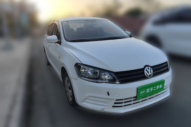 Used Volkswagen Jetta 2015 1.6L Manual Fashion Edition Front Right 45 Deg