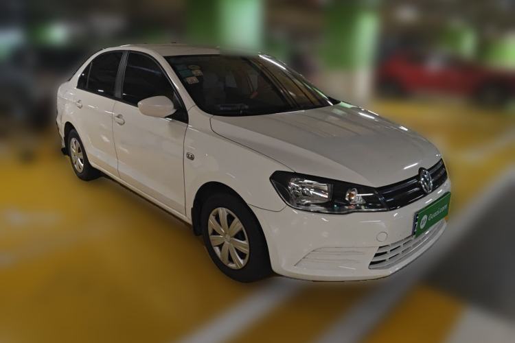 Used Volkswagen Jetta 2015 Value Edition 1.6L Manual Fashionable Style Front Right 45 Deg