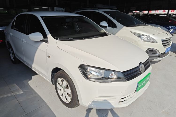 Used Volkswagen Jetta 2015 Value Edition 1.6L Manual Fashionable Style Front Right 45 Deg