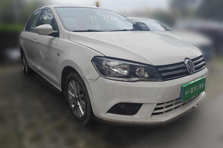 Used Volkswagen Jetta 2015 1.6L Manual Comfort Model Front Right 45 Deg