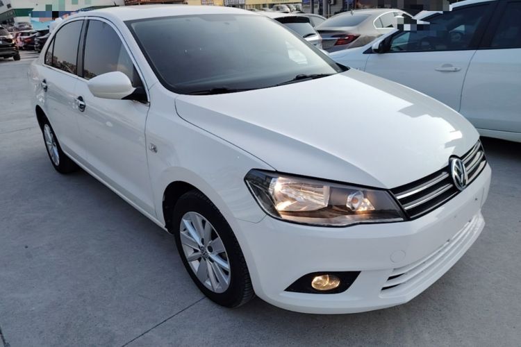 Used Volkswagen Jetta 2015 1.6L Manual Comfort Model Front Right 45 Deg
