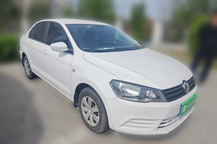 Used Volkswagen Jetta 2015 Value Edition 1.6L Manual Fashionable Style Front Right 45 Deg