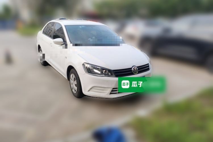 Used Volkswagen Jetta 2015 Value Edition 1.6L Manual Fashionable Style Front Right 45 Deg