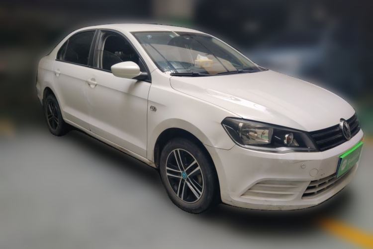 Used Volkswagen Jetta 2015 Value Edition 1.6L Manual Fashionable Style Front Right 45 Deg