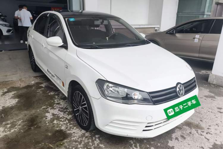 Used Volkswagen Jetta 2015 Value Edition 1.6L Automatic Fashion Version Front Right 45 Deg