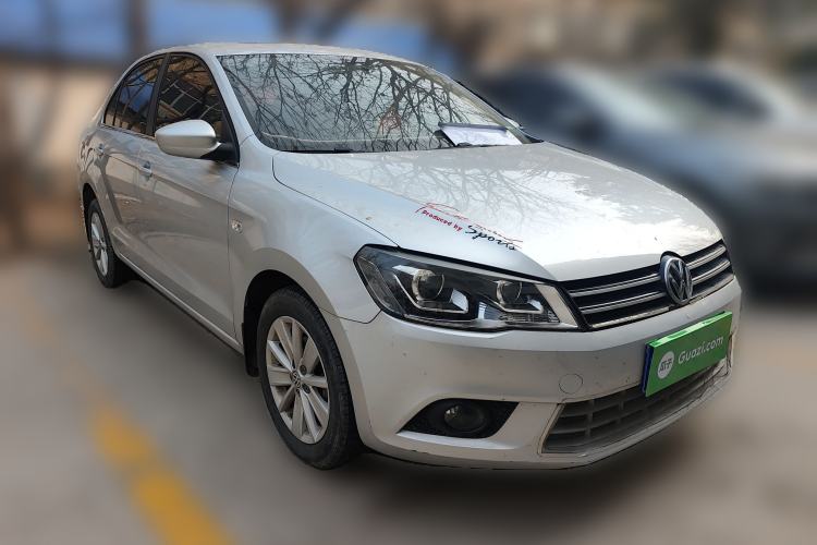 Used Volkswagen Jetta 2015 1.4L Manual Comfort Model Front Right 45 Deg