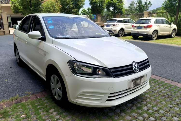 Used Volkswagen Jetta 2015 1.6L Automatic Fashion Model Front Right 45 Deg