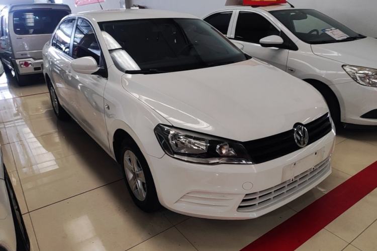 Used Volkswagen Jetta 2015 1.6L Manual Fashion Edition Front Right 45 Deg