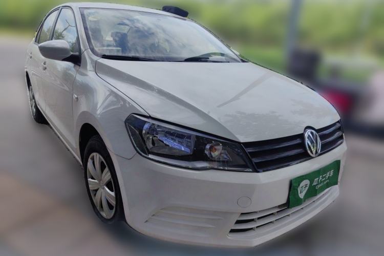 Used Volkswagen Jetta 2015 Value Edition 1.6L Manual Fashionable Style Front Right 45 Deg