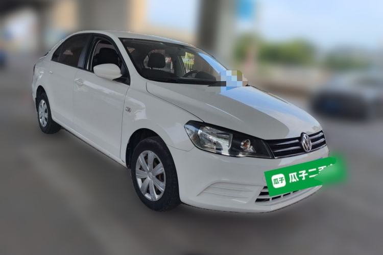 Used Volkswagen Jetta 2015 Value Edition 1.6L Manual Fashionable Style Front Right 45 Deg