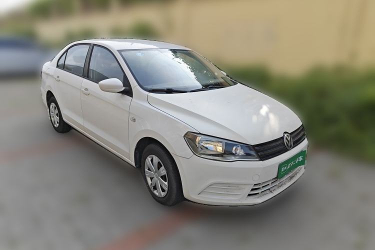 Used Volkswagen Jetta 2015 Value Edition 1.6L Manual Fashionable Style Front Right 45 Deg