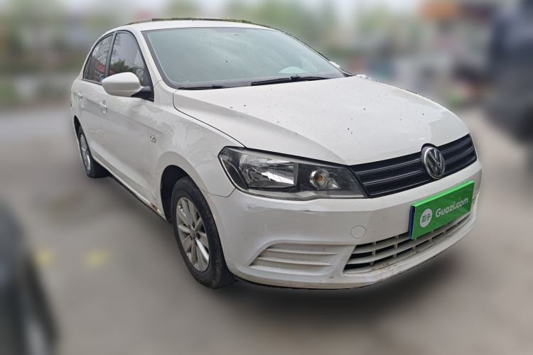Used Volkswagen Jetta 2015 Value Edition 1.6L Manual Fashionable Style Front Right 45 Deg