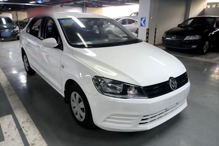 Used Volkswagen Jetta 2015 Value Edition 1.6L Manual Fashionable Style Front Right 45 Deg