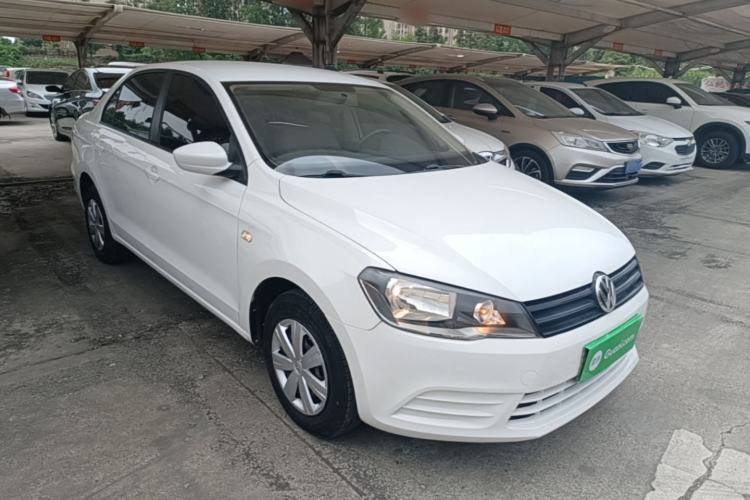 Used Volkswagen Jetta 2015 Value Edition 1.6L Manual Fashionable Style Front Right 45 Deg