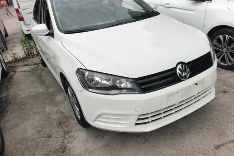 Used Volkswagen Jetta 2015 1.6L Automatic Fashion Model Front Right 45 Deg