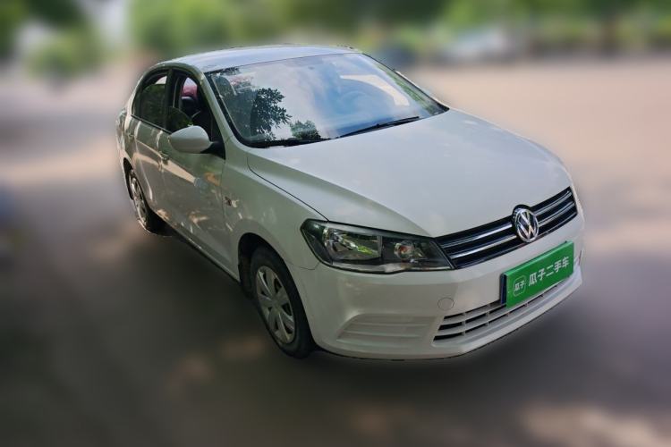 Used Volkswagen Jetta 2015 Value Edition 1.6L Manual Fashionable Style Front Right 45 Deg