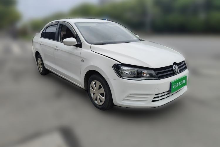 Used Volkswagen Jetta 2015 1.6L Manual Fashion Edition Front Right 45 Deg