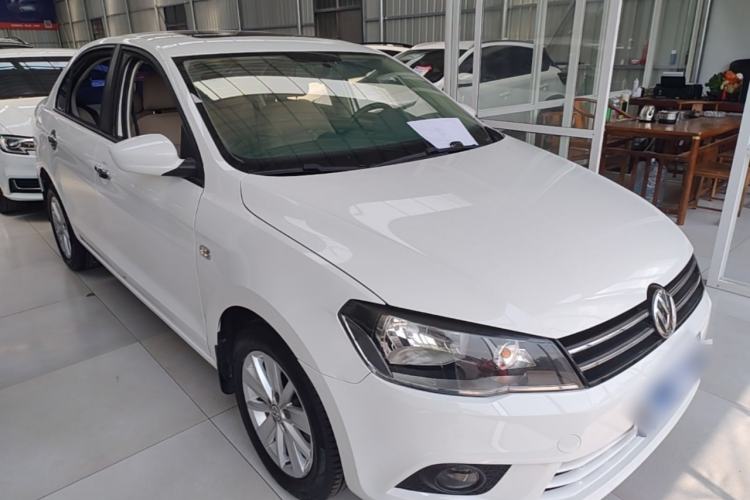 Used Volkswagen Jetta 2015 1.4L Manual Comfort Model Front Right 45 Deg