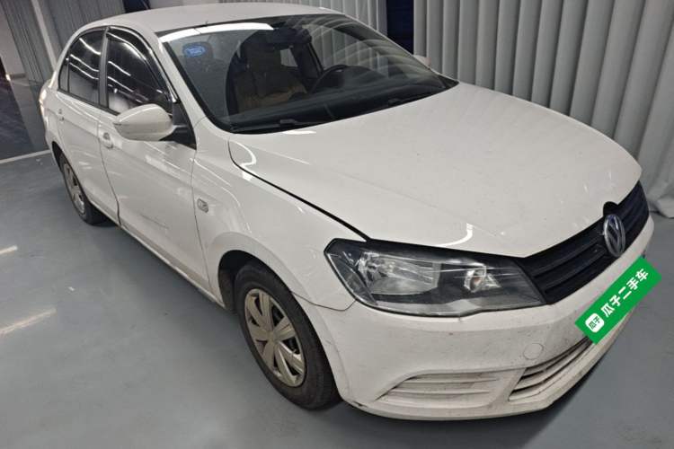 Used Volkswagen Jetta 2015 Value Edition 1.6L Manual Fashionable Style Front Right 45 Deg
