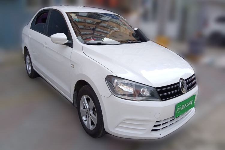 Used Volkswagen Jetta 2015 Value Edition 1.6L Manual Fashionable Style Front Right 45 Deg