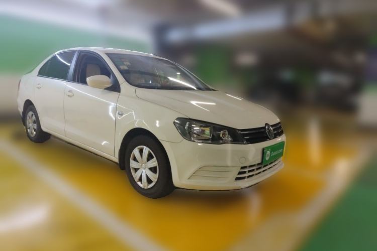 Used Volkswagen Jetta 2015 Value Edition 1.6L Manual Fashionable Style Front Right 45 Deg