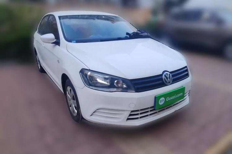 Used Volkswagen Jetta 2015 Value Edition 1.6L Manual Fashionable Style Front Right 45 Deg