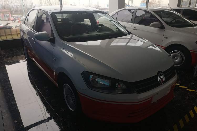 Used Volkswagen Jetta 2015 1.6L Automatic Fashion Model Front Right 45 Deg